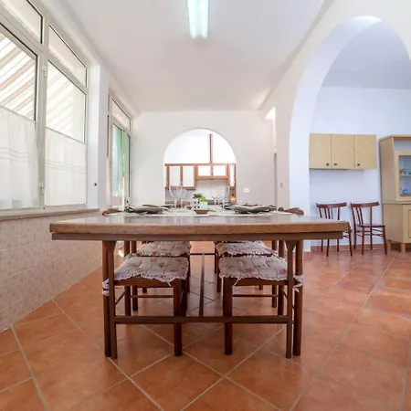 Villa Tati 1 A 550 Mt Dal Mare Di
