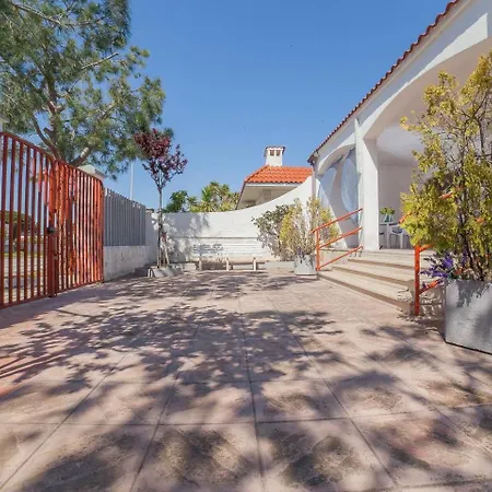 Villa Tati 1 A 550 Mt Dal Mare Di